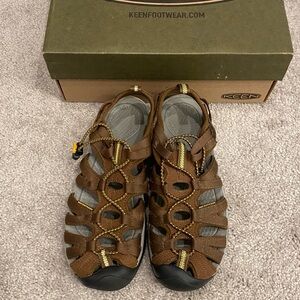 KEEN Hiking Shoes